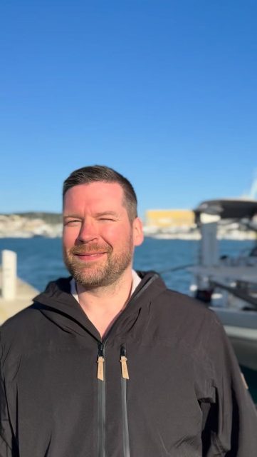 Kimmo sen tiivistää: veneessä olevat ihmiset ja viihtyisä ympäristö tekevät matkasta antoisan. Järjestäjän tehtäväksi jää luoda mahdollisuus sille, että palaset osuvat kohdilleen. #ankkurimatkat #kroatia #johtaminen #purjehdus #johtajuusretriitti